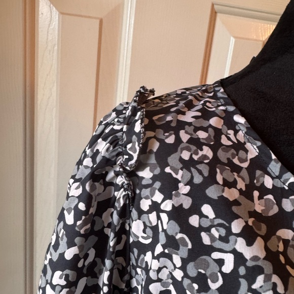 Talbots Black and White Print Blouse with 3/4 length sleeves NWT - Picture 3 of 10